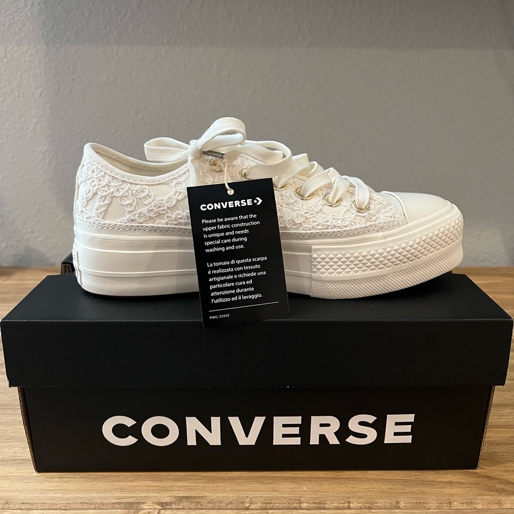 Converse Chuck Taylor All Star Lift Platform Daisy Cord